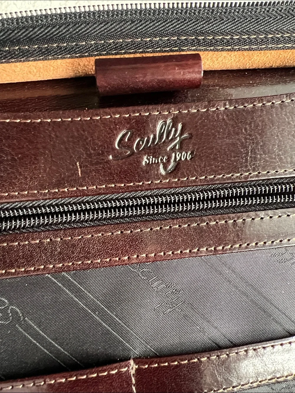 Brown Leather Scullt Zippered 3 Ring Binder Folio